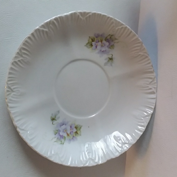 Beautiful Vintage Teacup and Saucer - Picture 2 of 4
